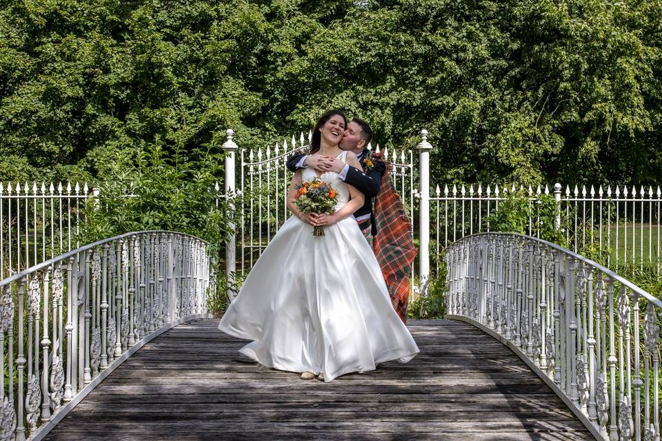 Bride & Groom Morden Hall