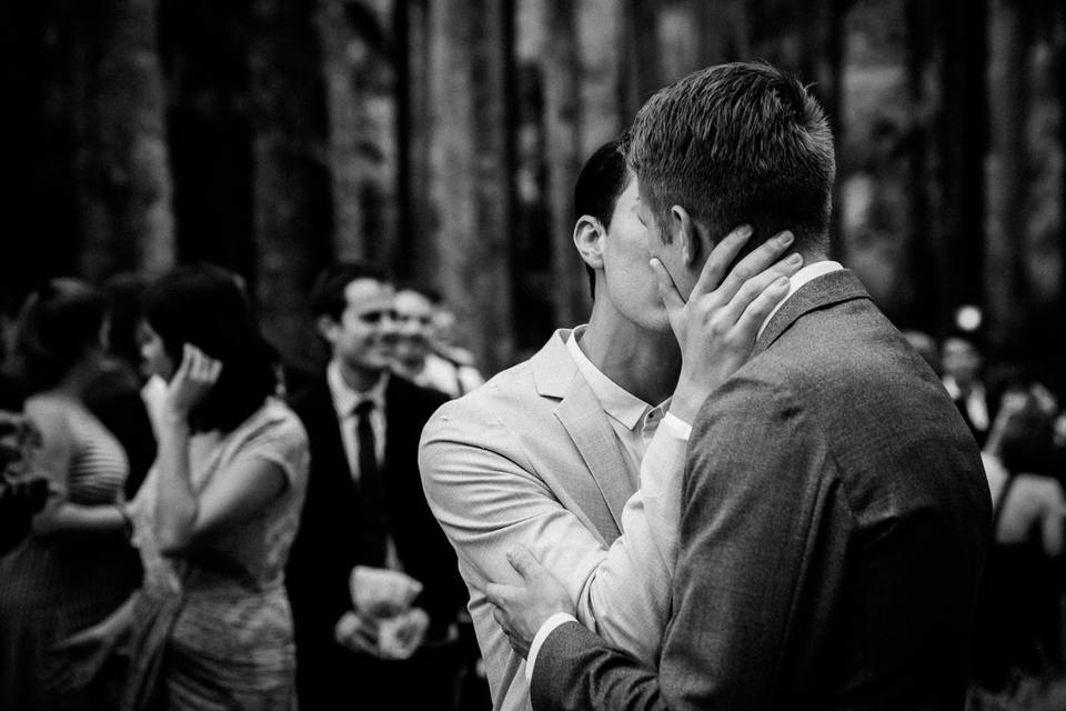 Couple kissing - Creating Diamonds Wedding Photography