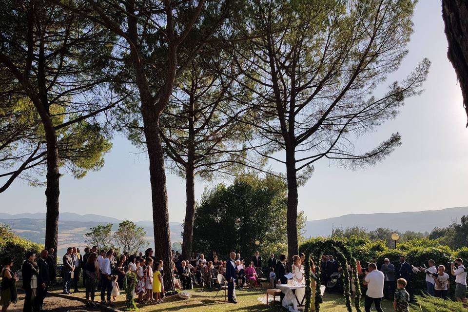 Civil ceremony in the garden