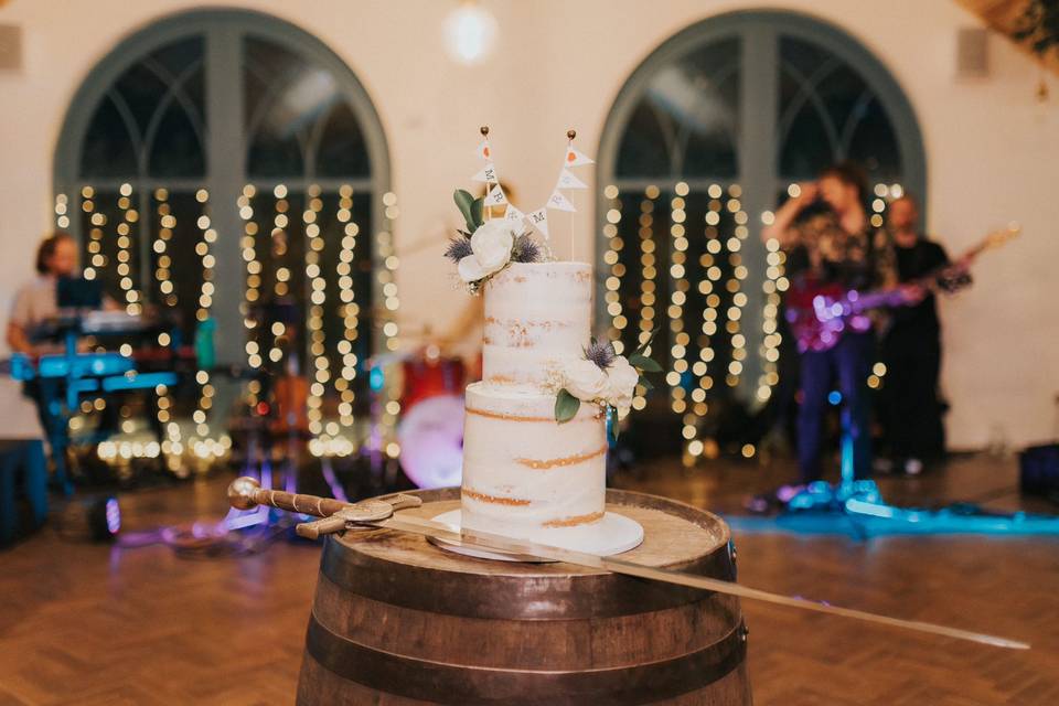 Rustic wedding cake