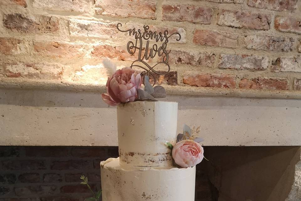 Two tier wedding cake