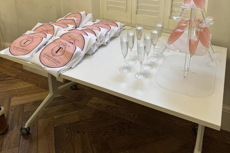 Welcome Drinks & Aprons