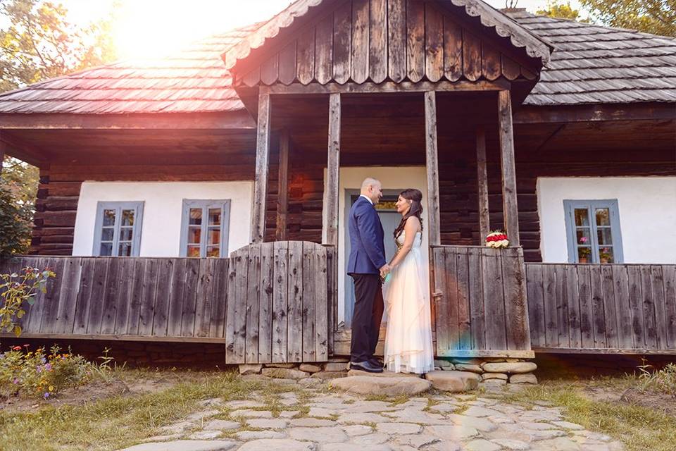 Couple meeting at rustic house