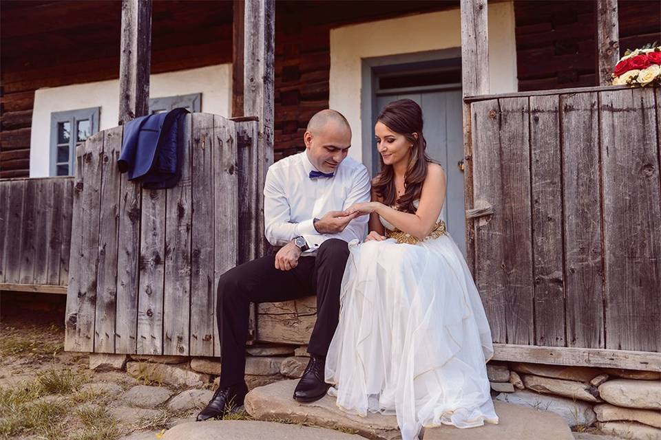 Propose at rustic house