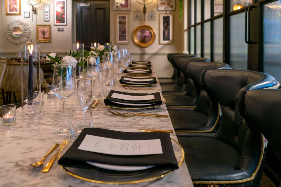Black napkins & gold cutlery