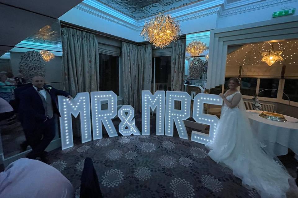 LED Mr and Mrs