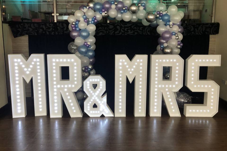 LED Mr and Mrs