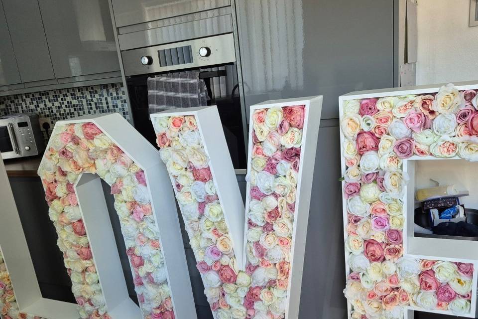 4ft Love Letters with Flowers