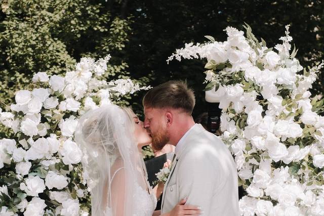 Woodman Inn wedding styling