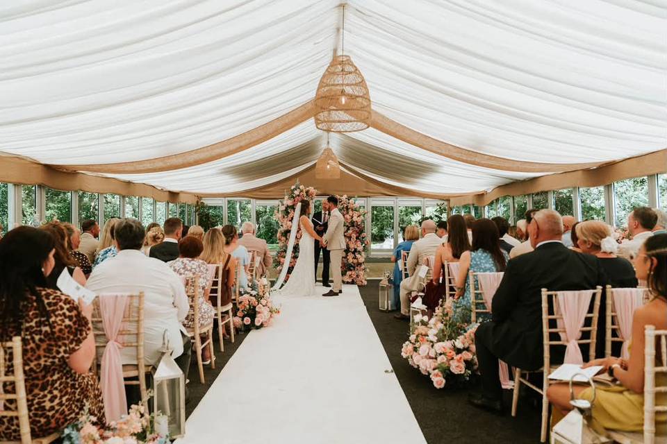 Woodman Inn wedding decor
