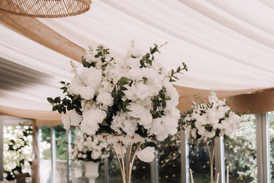 Woodman Inn wedding decor