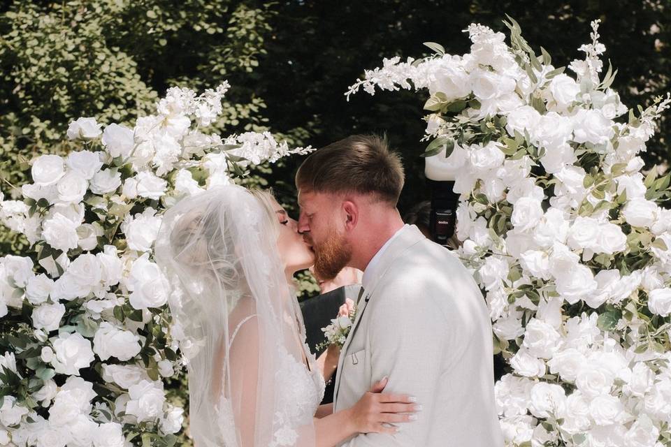 Woodman Inn wedding styling