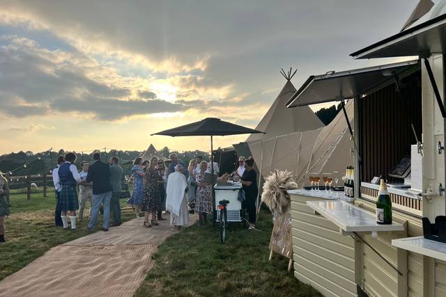 Marquee / Tipi wedding