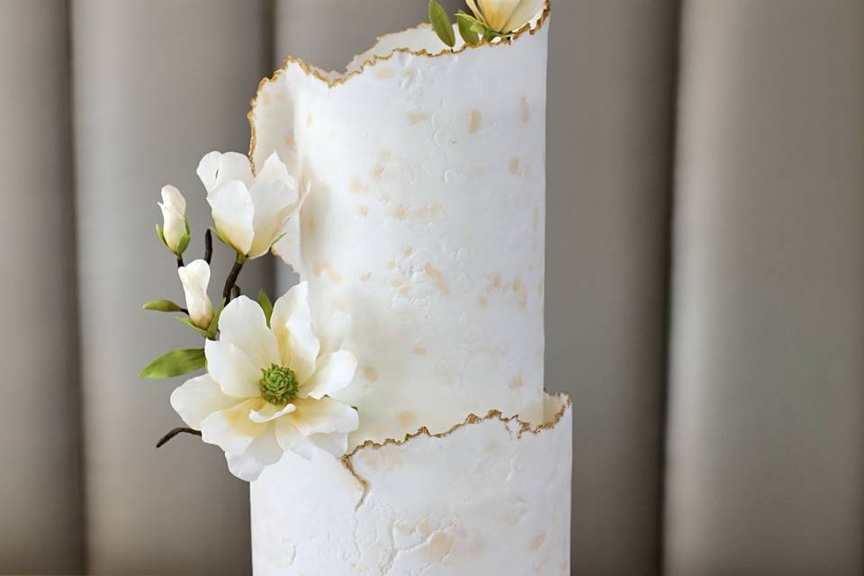 Luxury magnolia 2 tiers cake