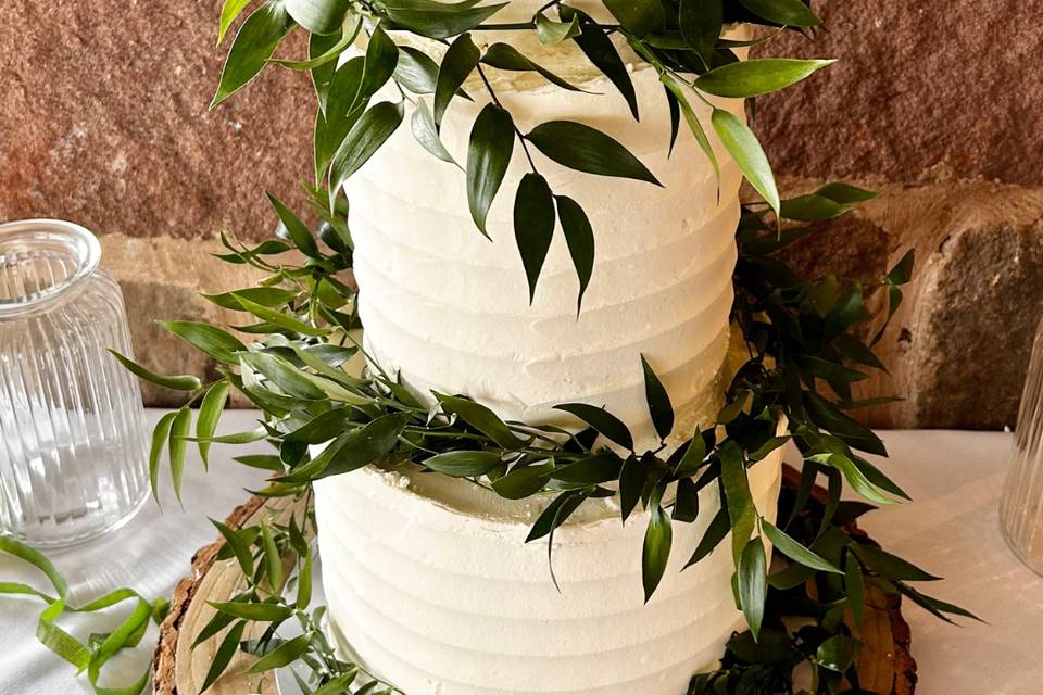 Rustic wedding cake