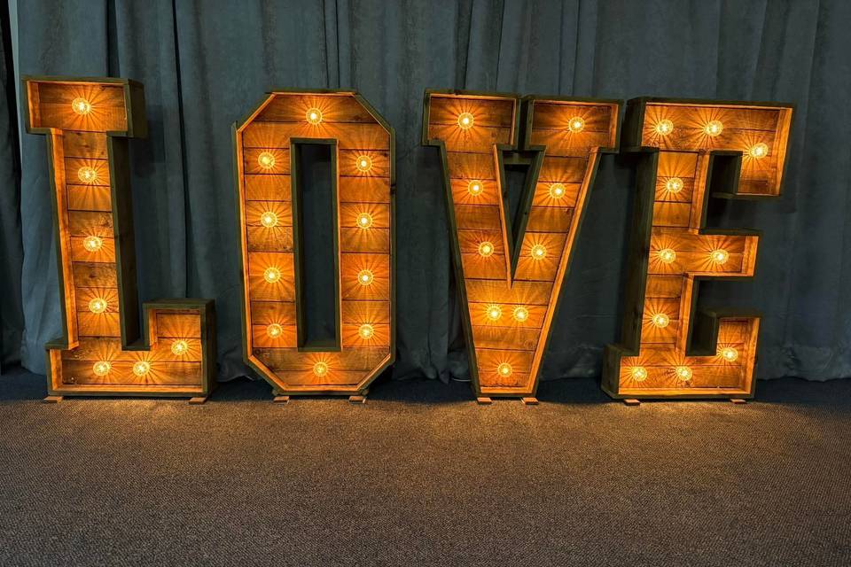 4ft love letters
