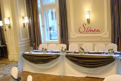 S. Linen  top table