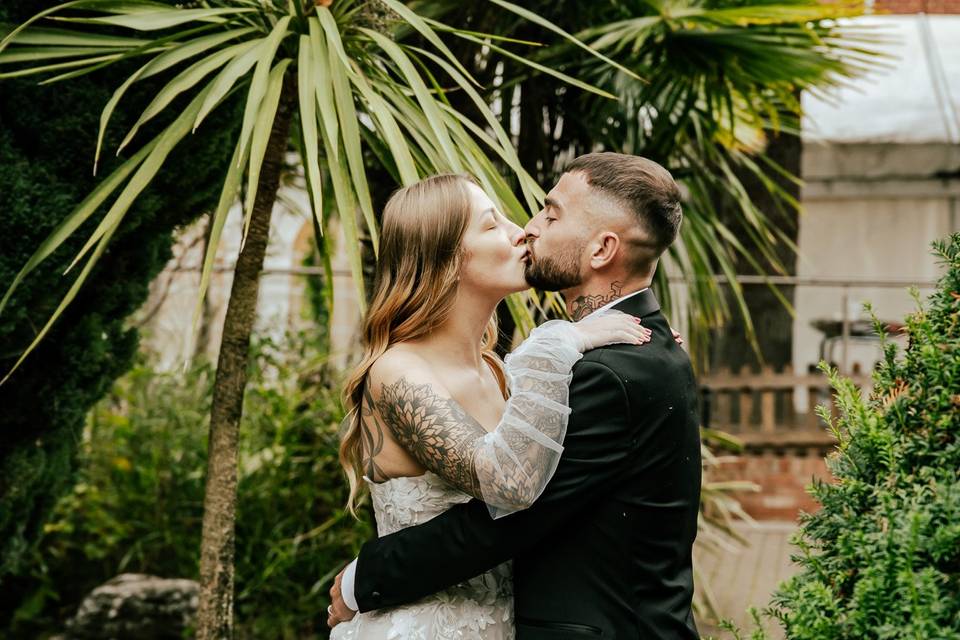 Garden Kiss