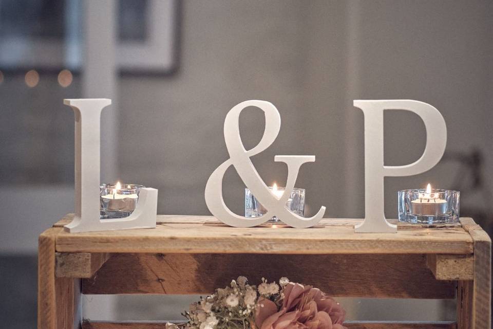 Rustic-chic wedding decorations