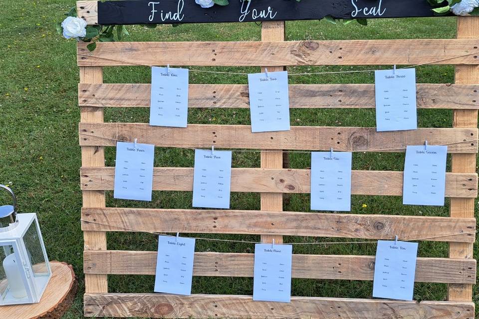 Pallet seating plan