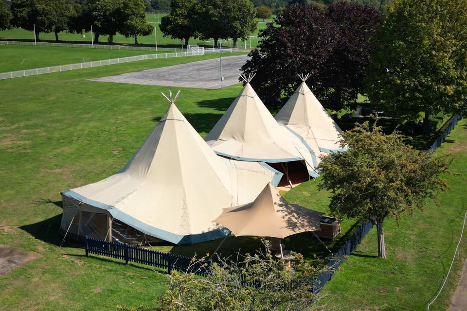 Trinity Peaks, Tipis outside