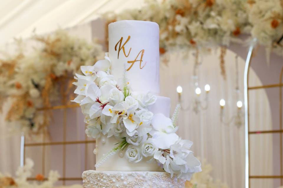 GRAND WEDDING CAKE