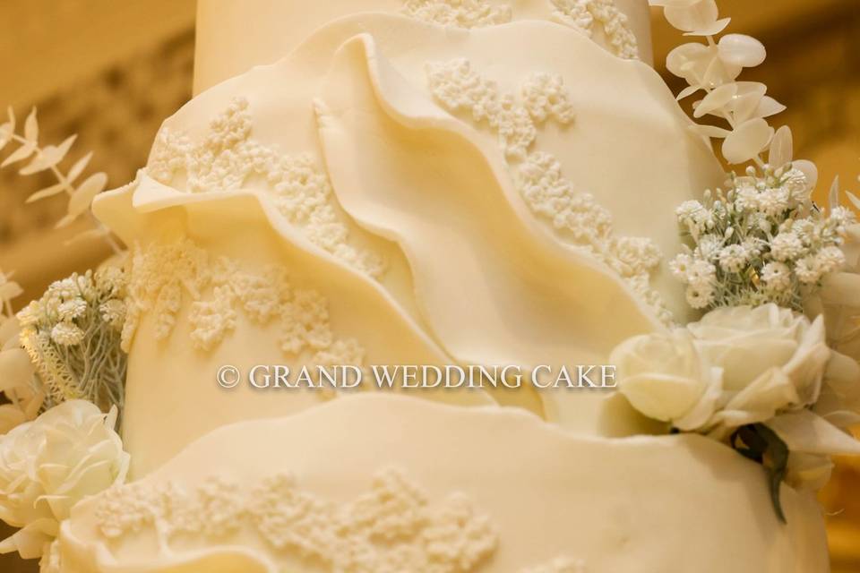 GRAND WEDDING CAKE