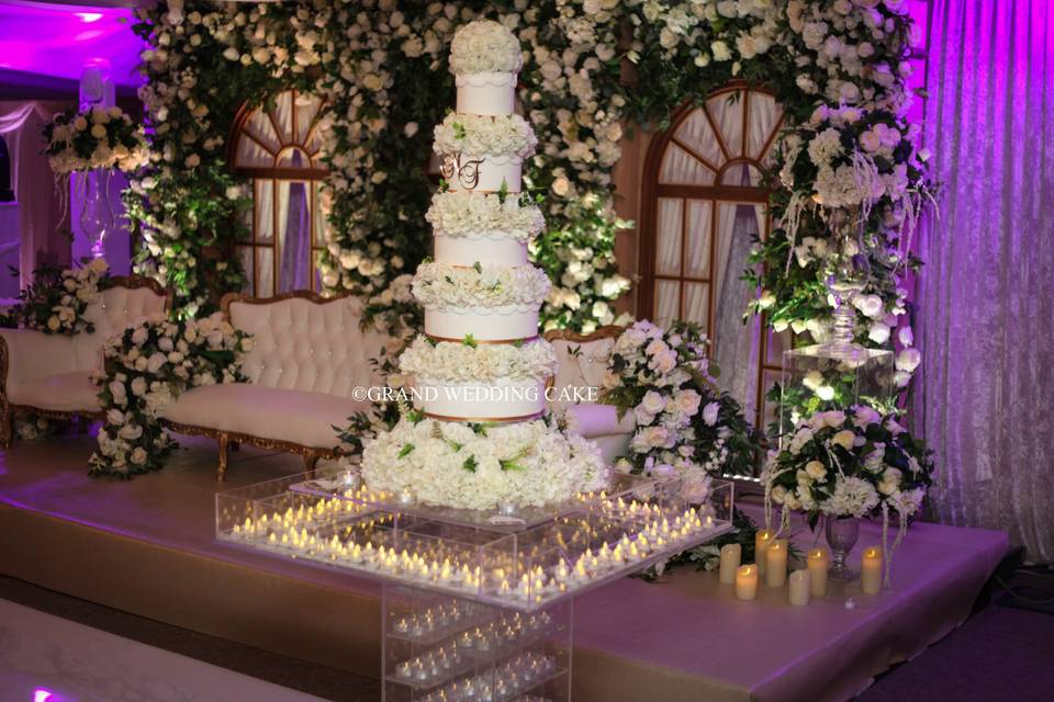 GRAND WEDDING CAKE