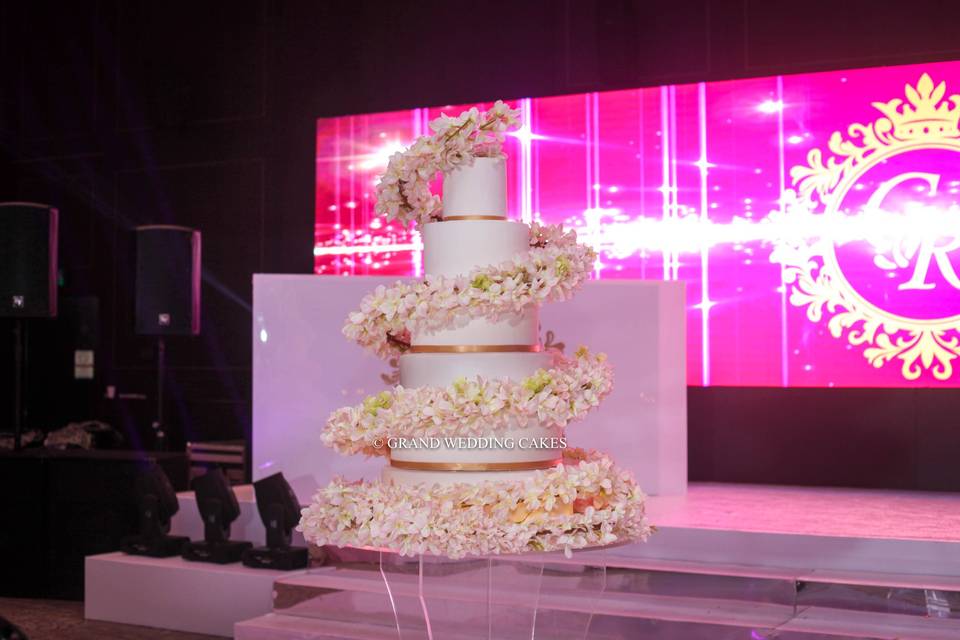 GRAND WEDDING CAKE