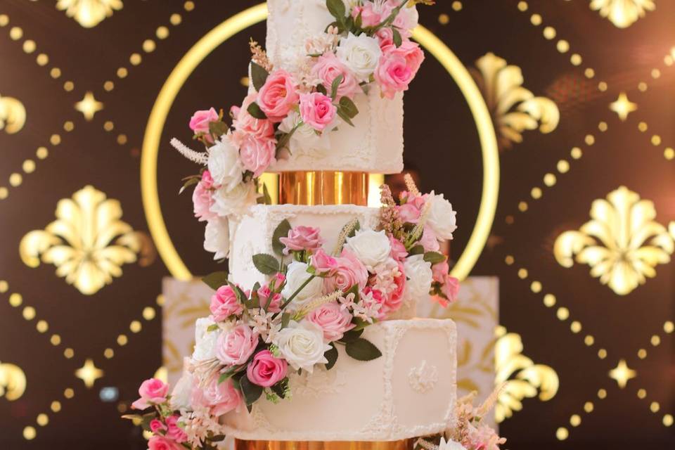 GRAND WEDDING CAKE