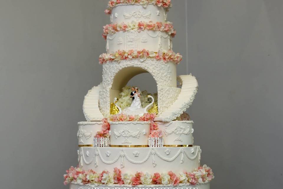 GRAND WEDDING CAKE CASTLE