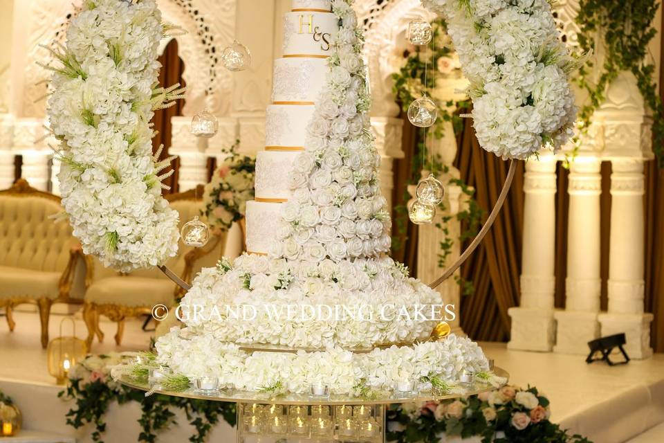 GRAND WEDDING CAKE