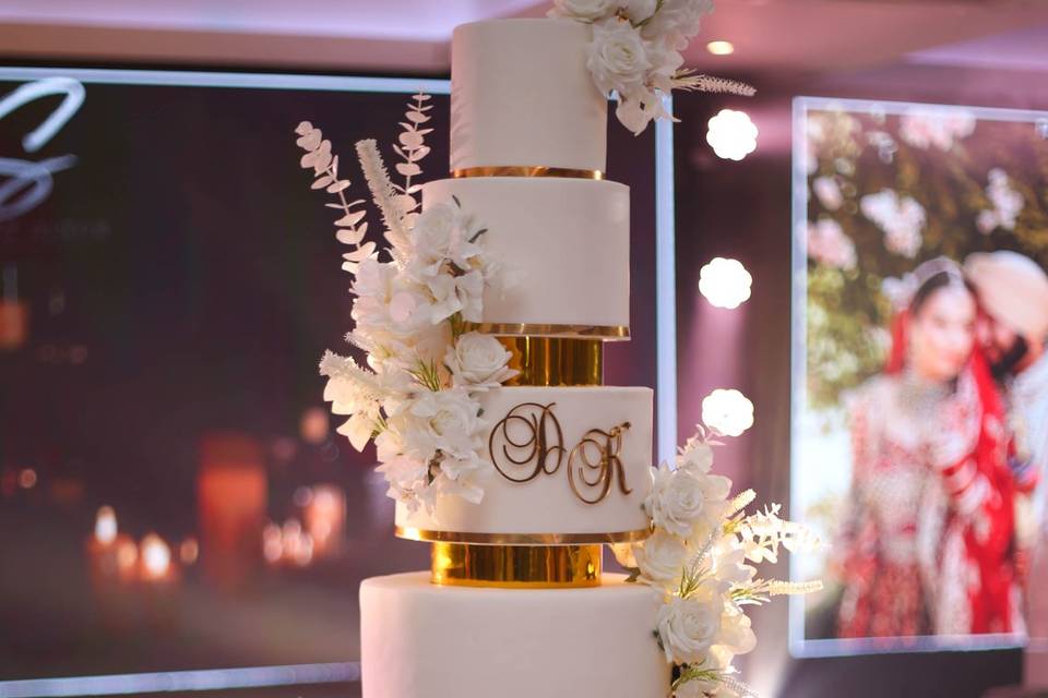 GRAND WEDDING CAKE GOLD