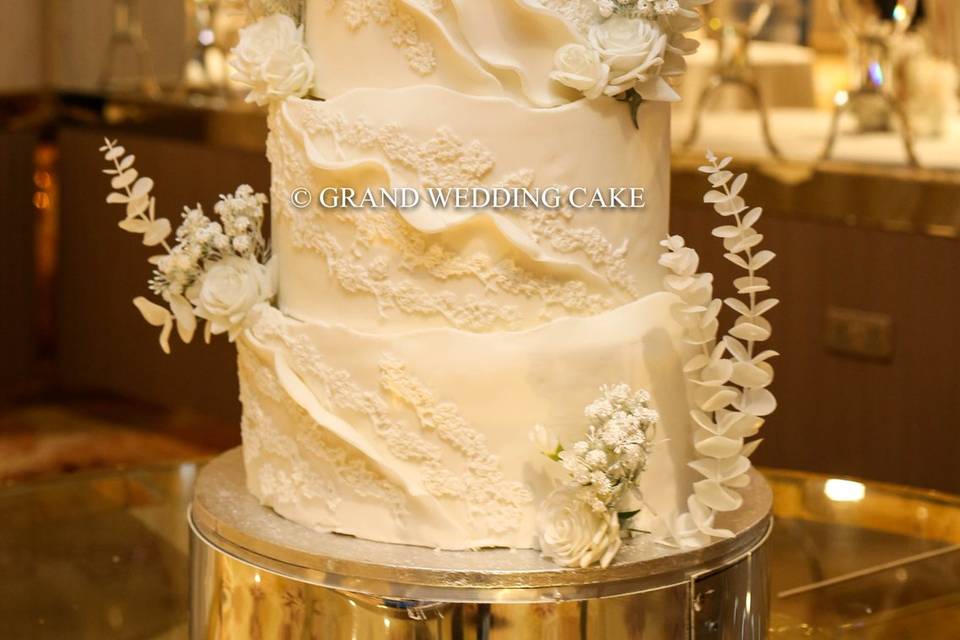 GRAND WEDDING CAKE DETAILED