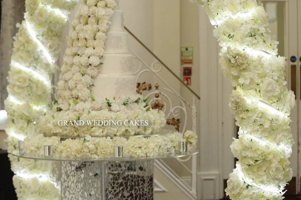 GRAND WEDDING CAKE