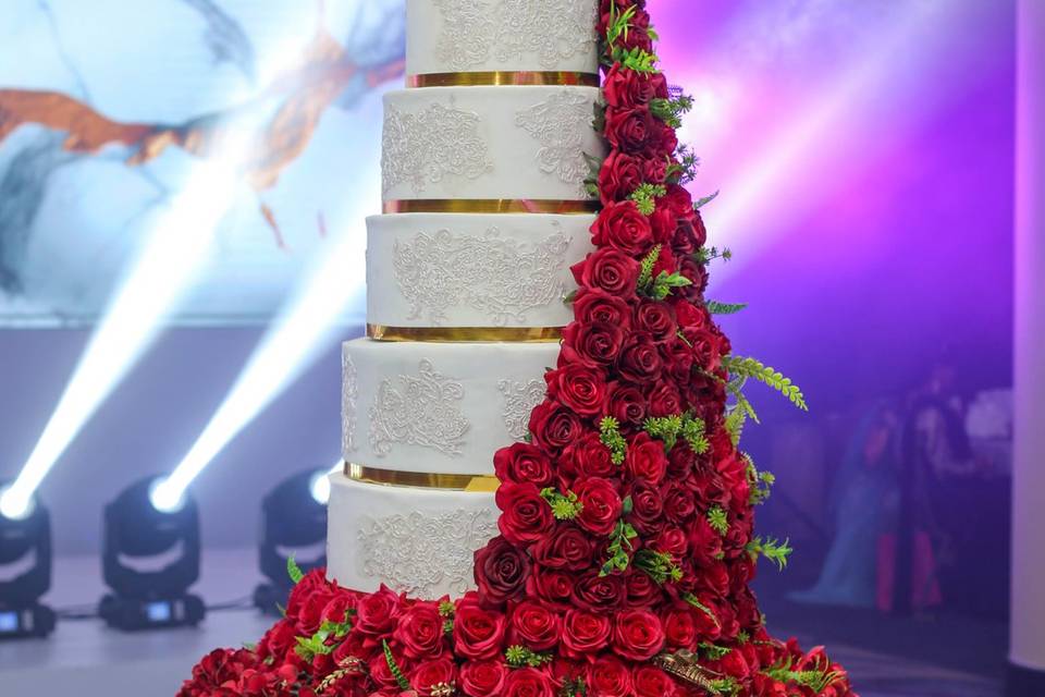 GRAND WEDDING CAKE ROSES