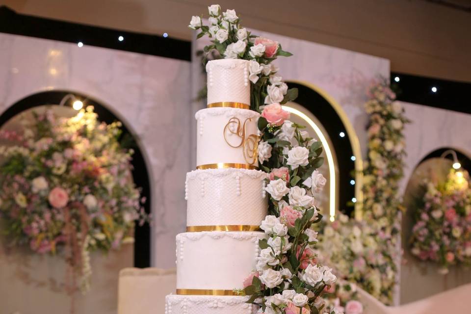 GRAND WEDDING CAKE