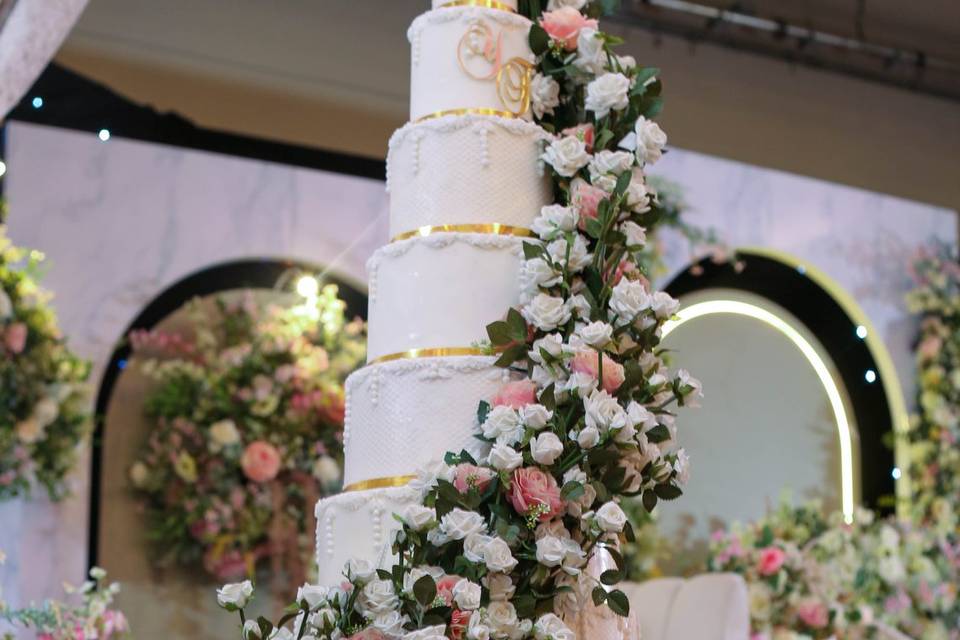 GRAND WEDDING CAKE