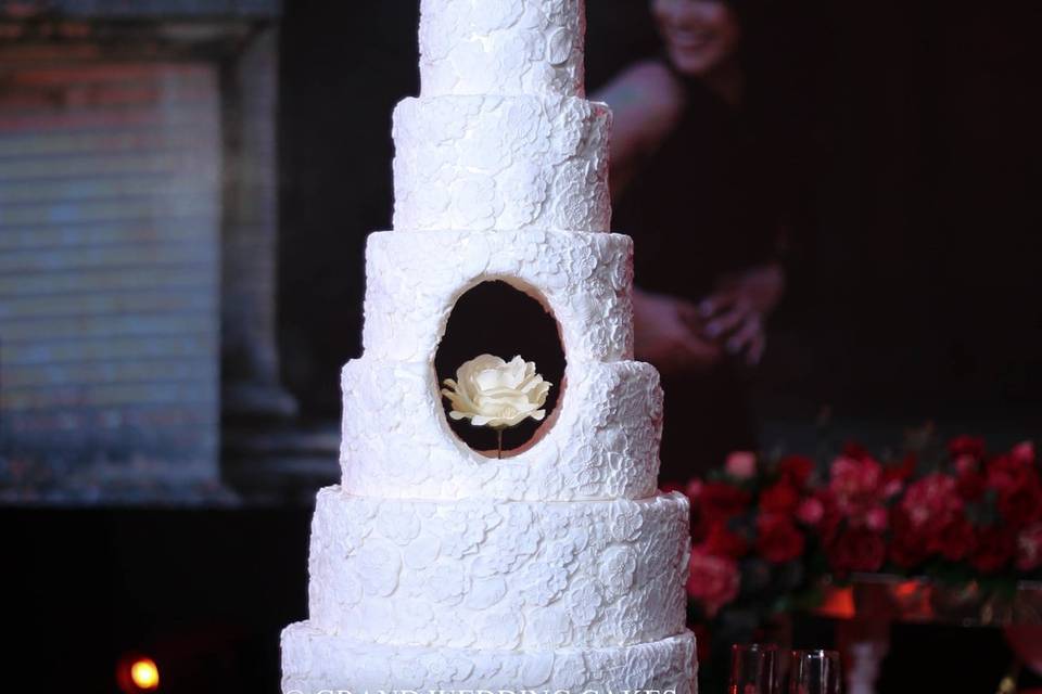 GRAND WEDDING CAKE DETAILED