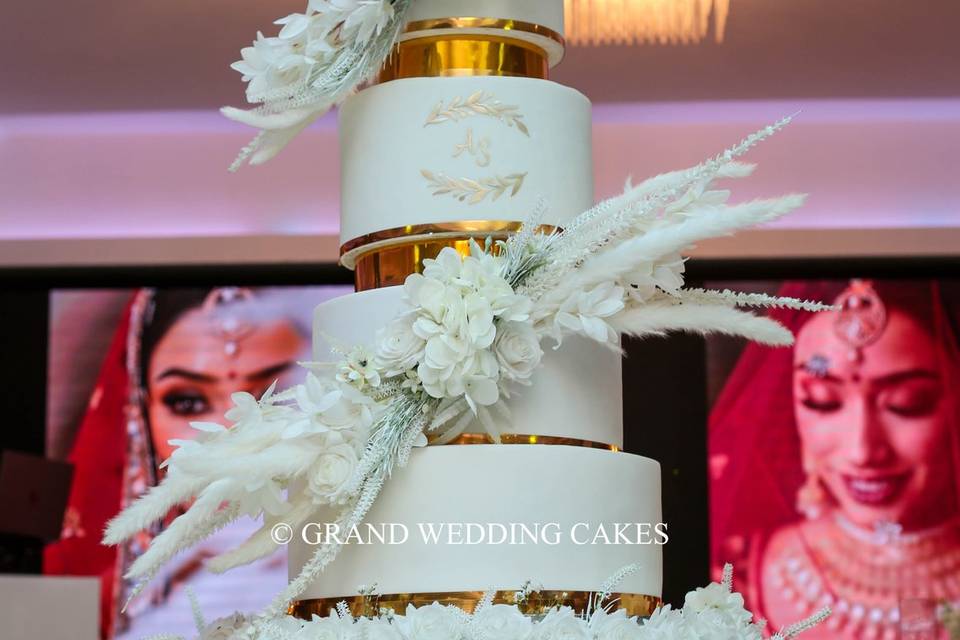 GRAND WEDDING CAKE FEATHERED