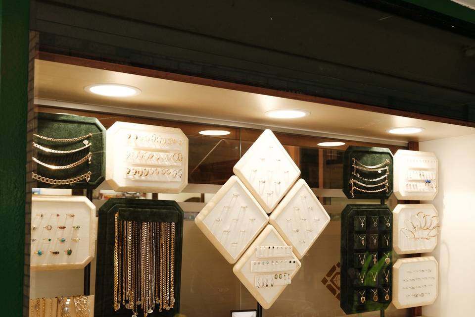 Various Gold Jewellery
