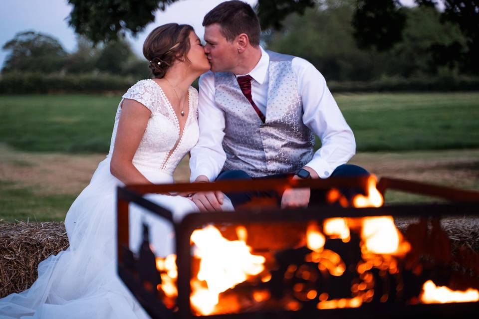 Firepit kiss