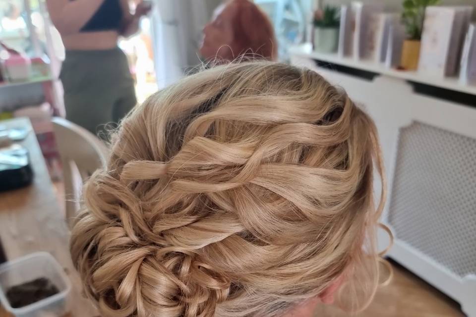 Soft textured up do