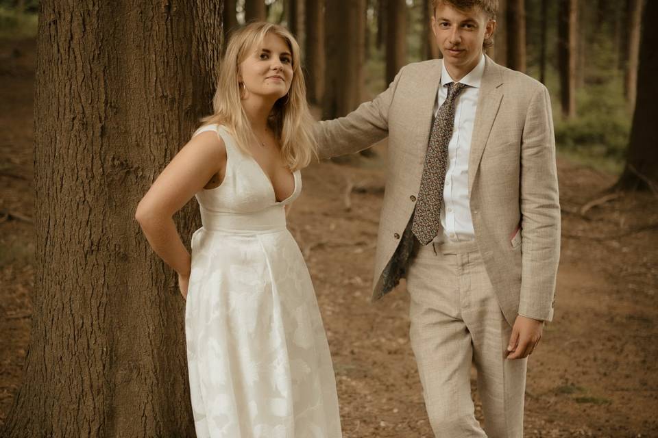 Wedding couple by a tree