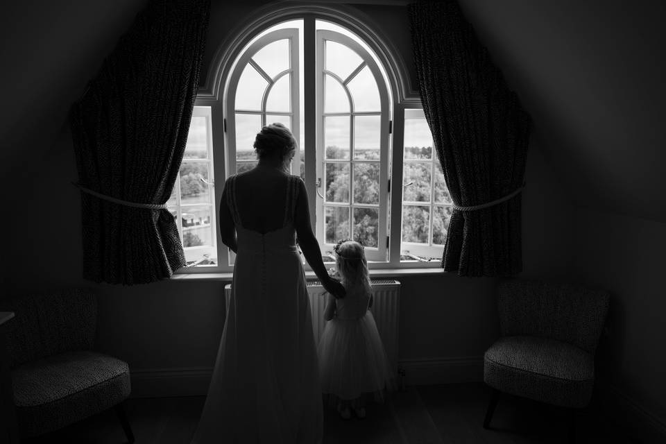 Bride & daughter prep