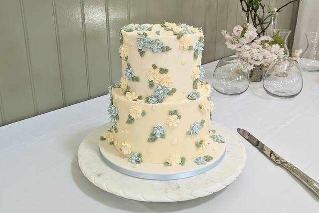 Small piped buttercream flower