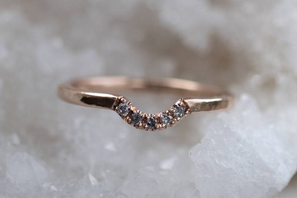 Curved diamond band