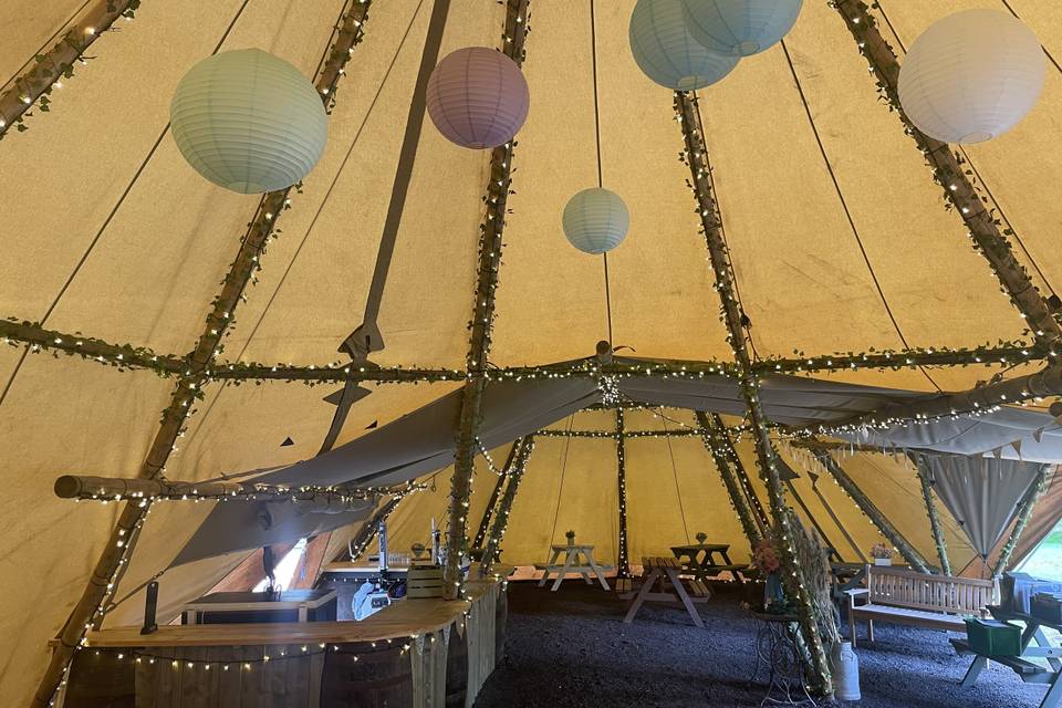 Lights and decor in tent