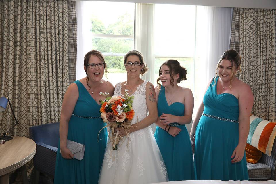 Bride witth bridesmaids