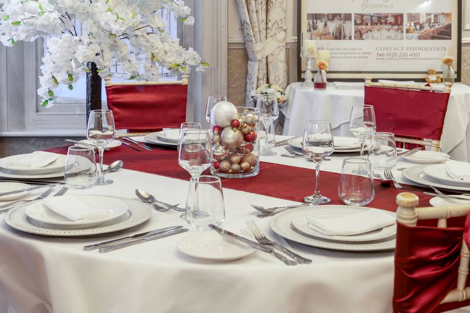 Christmas Wedding in Oscar's